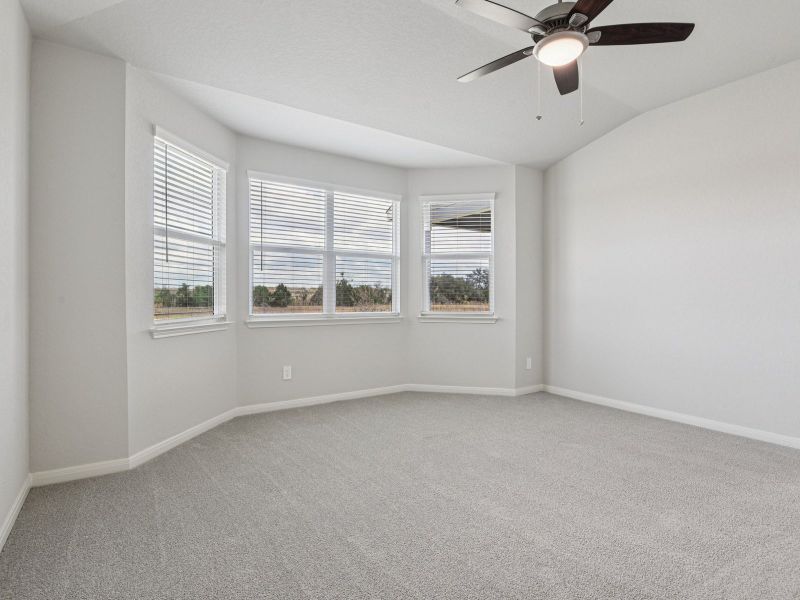 Spacious, unfurnished interior of a new home in Remington Ranch, San Antonio (Image 19).