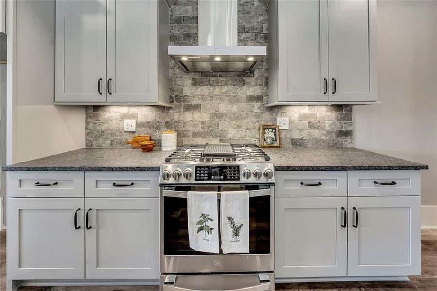Furnished interior view inside a new home in , Jasper (Image 33).