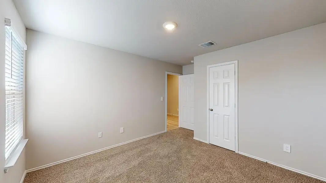 Spacious, unfurnished interior of a new home in Creekside Hills, Copperas Cove (Image 24).
