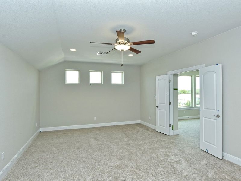 Representative unfurnished interior of a home built from the Madera II by Giddens Homes in Scofield Farms Estates, Georgetown (Image 333).