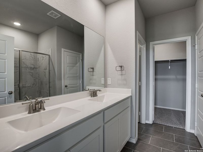Furnished interior view inside a new home in Hannah Heights, Seguin (Image 6).