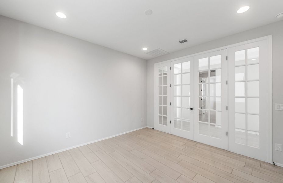Spacious, unfurnished interior of a new home in Sun City Festival, Buckeye (Image 20).