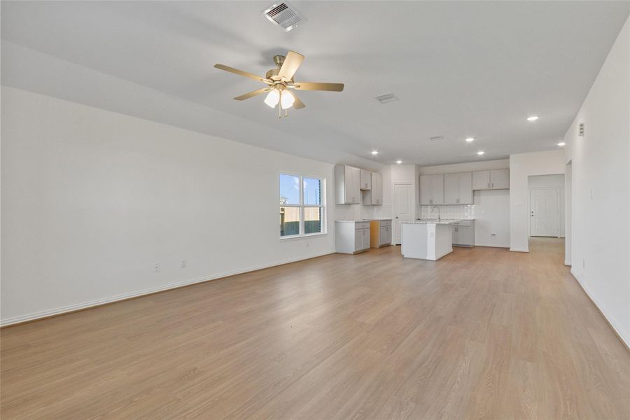 Spacious, unfurnished interior of a new home in Oakwood Estates, Waller (Image 25). Spacious, unfurnished interior of a new home in Oakwood Estates, Waller (Image 25).