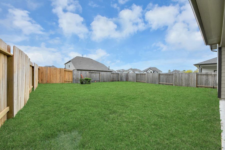 Come and see this spacious backyard with its beautiful covered patio. There is plenty of room for the kids to play and adults to relax. Perfect for your outdoor living space, patio furniture, bbq pit, and so much more. The possibilities are endless! Come and see this spacious backyard with its beautiful covered patio. There is plenty of room for the kids to play and adults to relax. Perfect for your outdoor living space, patio furniture, bbq pit, and so much more. The possibilities are endless!
