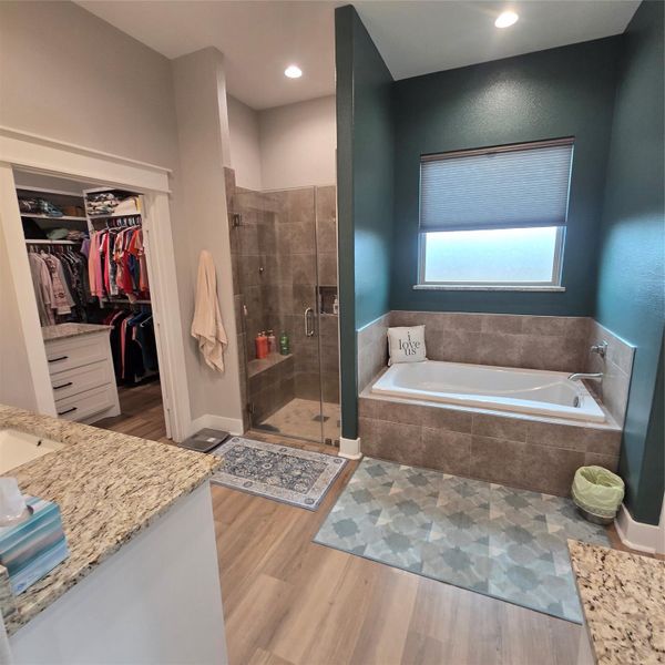 MASTER BATH SOAKING TUB AND TILE SHOWER MASTER BATH SOAKING TUB AND TILE SHOWER