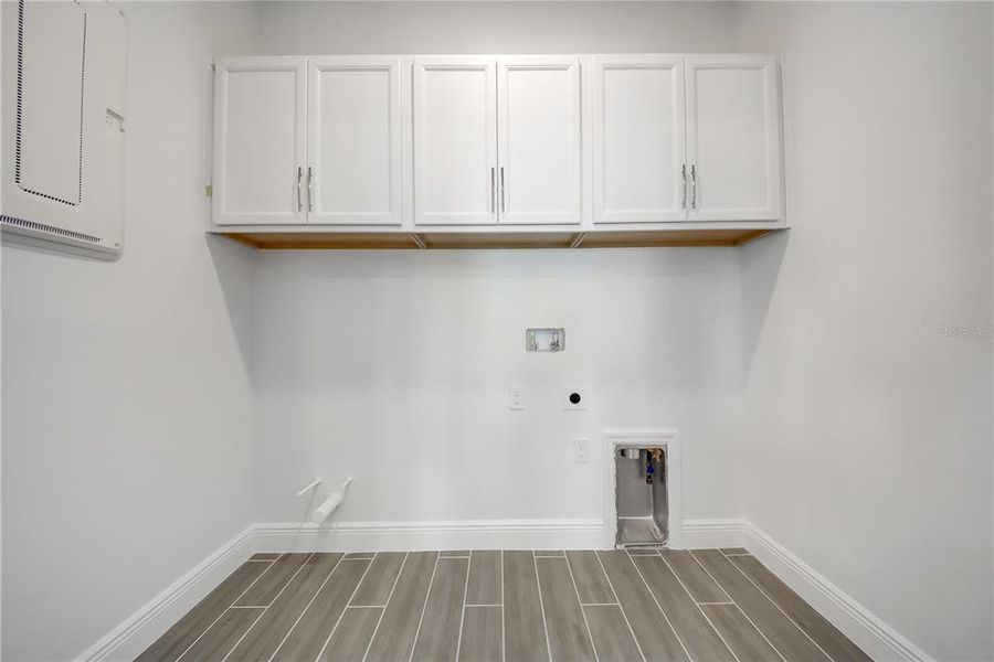 Spacious, unfurnished interior of a new home in Bungalow Walk at Lakewood Ranch, Lakewood Ranch (Image 31).