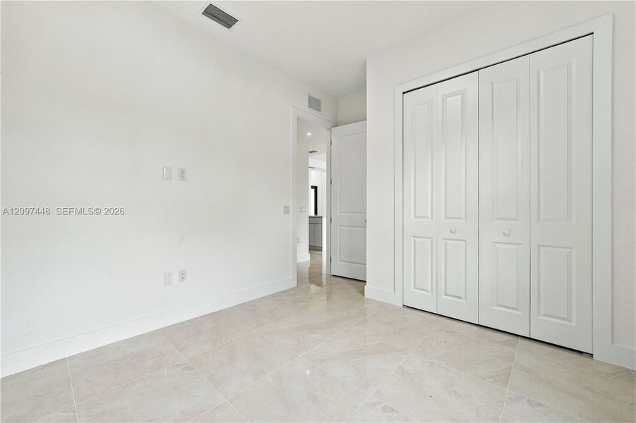 Spacious, unfurnished interior of a new home in , Lehigh Acres (Image 18).