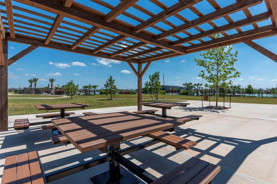 Community amenities in Sunterra, Katy (Image 30).