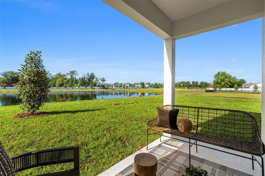 Exterior details and patio area of a home in Shenandoah Reserve, Orlando (Image 25).