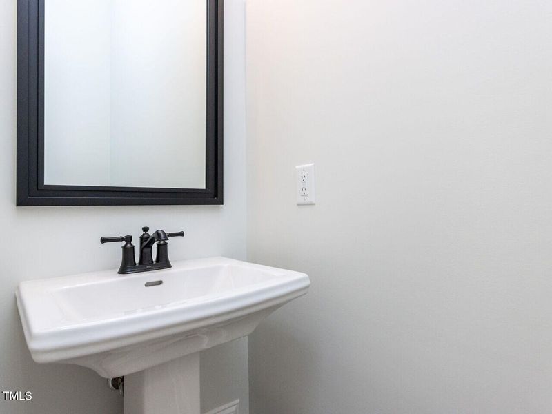 017-1280x960-half-bath