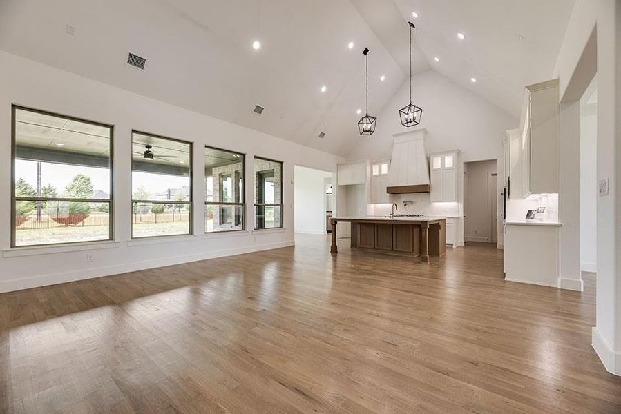 Spacious, unfurnished interior of a new home in King's Crossing - Phase 3, Parker (Image 32).