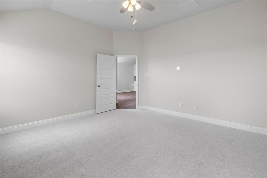 Spacious, unfurnished interior of a new home in Fox Landing, Caddo Mills (Image 19).