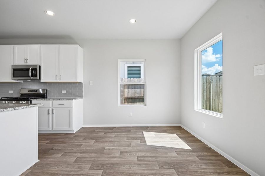Spacious, unfurnished interior of a new home in Cloverleaf, Austin (Image 14).