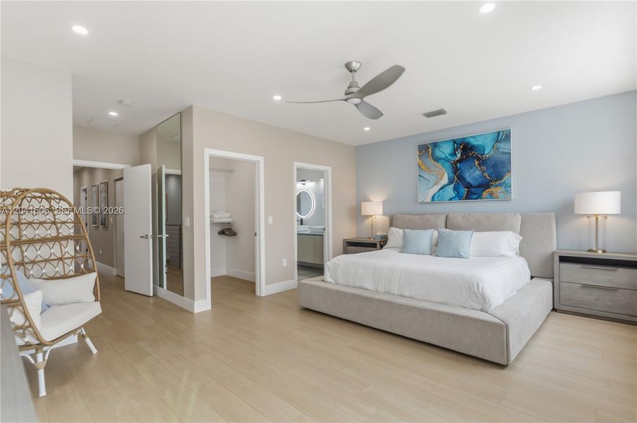 Furnished interior view inside a new home in , Fort Lauderdale (Image 34).