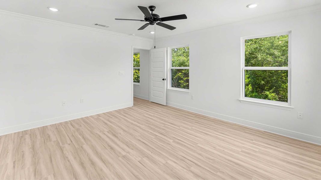 Spacious, unfurnished interior of a new home in Sanctuary Beach, Panama City Beach (Image 22).