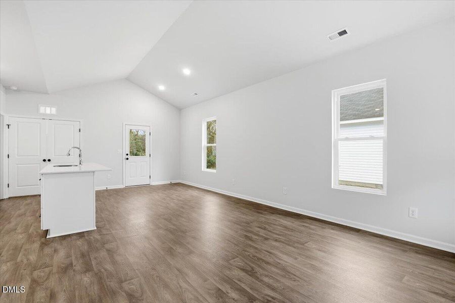 07-411 N Virginia St-7