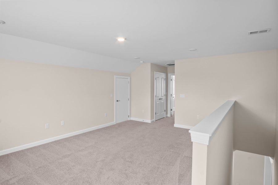 Spacious, unfurnished interior of a new home in Coastal Club of the Carolinas, Calabash (Image 22).