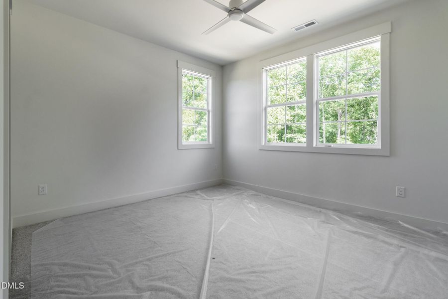300_MEADOW_WALK_DR_INTERIOR_64