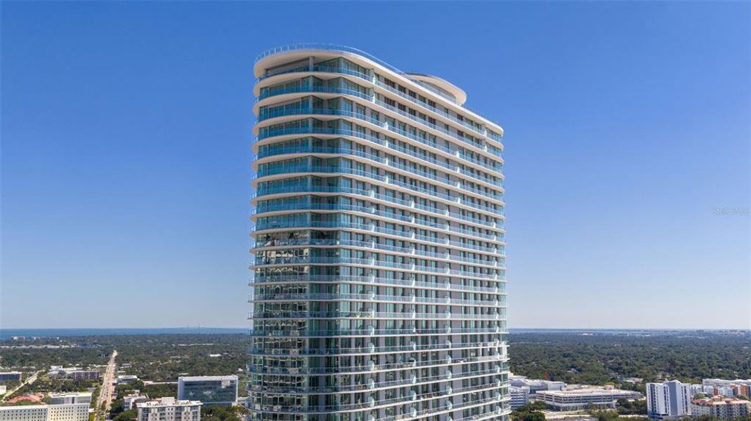 Condo located in St. Petersburg, FL showcasing its design and architecture (Image 49).