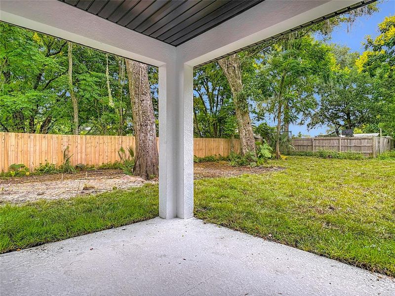 Exterior details and patio area of a home in , Deland (Image 3).