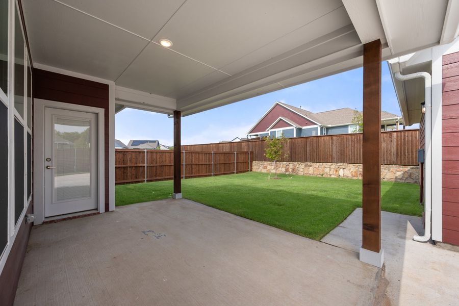 Exterior details and patio area of a home in Heritage Towne, Midlothian (Image 4). Exterior details and patio area of a home in Heritage Towne, Midlothian (Image 4).