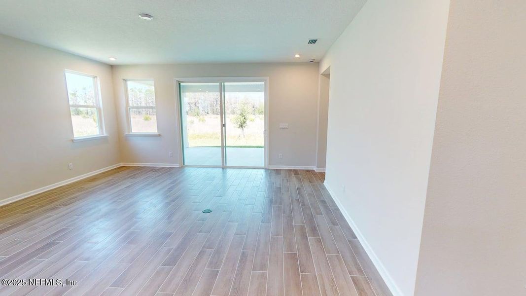 Spacious, unfurnished interior of a new home in Lakes at Bella Lago, Green Cove Springs (Image 12).