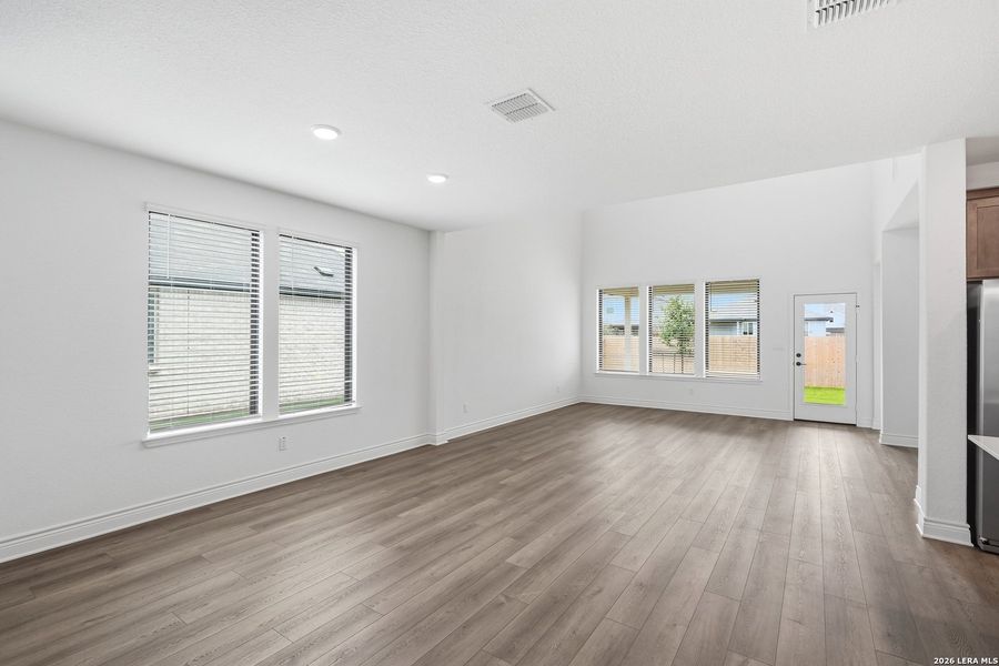 Spacious, unfurnished interior of a new home in Bison Ridge, San Antonio (Image 47). Spacious, unfurnished interior of a new home in Bison Ridge, San Antonio (Image 47).