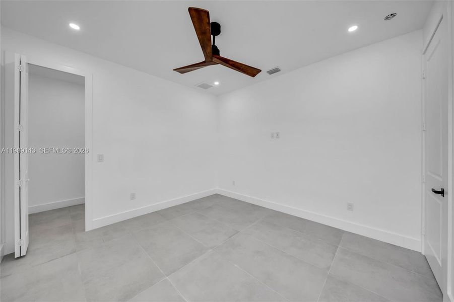 Spacious, unfurnished interior of a new home in , Cape Coral (Image 21).