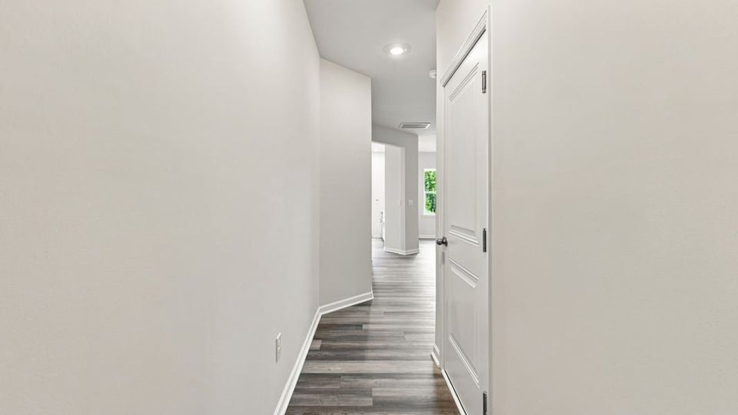 Spacious, unfurnished interior of a new home in Baxter Village, Boiling Springs (Image 12).