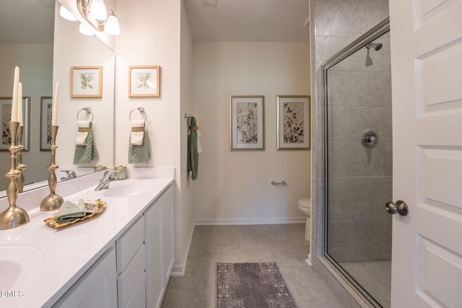 19 HHHunt Homes Maxwell - Primary Bathro