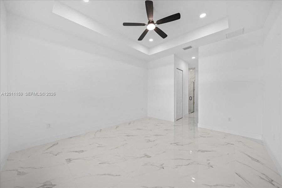 Spacious, unfurnished interior of a new home in , Cape Coral (Image 17).