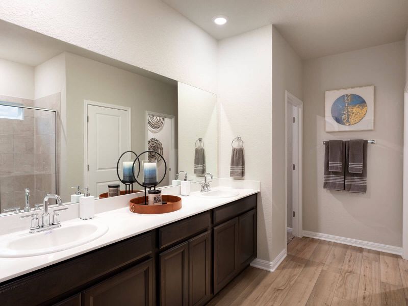 Plenty of counter space in this luxurious primary bathroom.