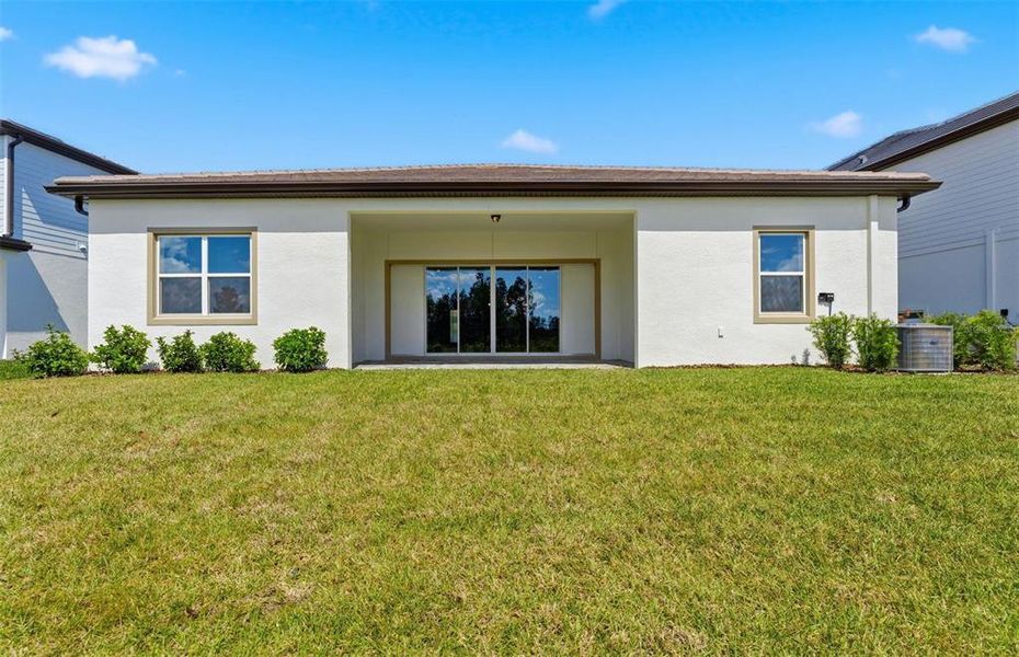 Exterior details and patio area of a home in Two Rivers, Zephyrhills (Image 4).