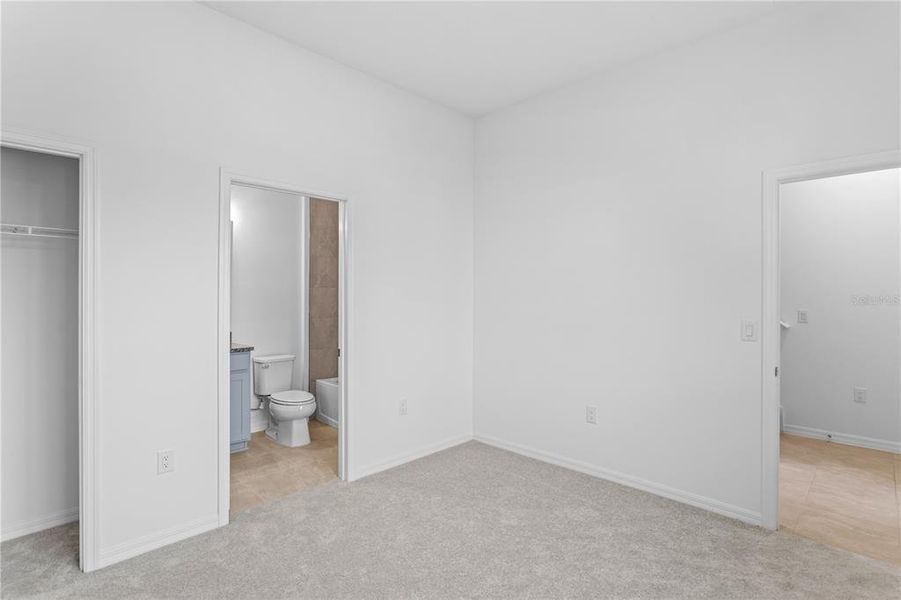 Spacious, unfurnished interior of a new home in Westchase Station, Tampa (Image 28).