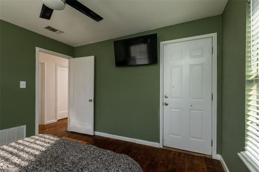Spacious, unfurnished interior of a new home in , Weatherford (Image 21).
