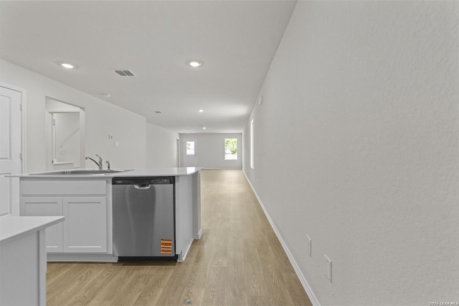 Spacious, unfurnished interior of a new home in Spring Valley, New Braunfels (Image 10).