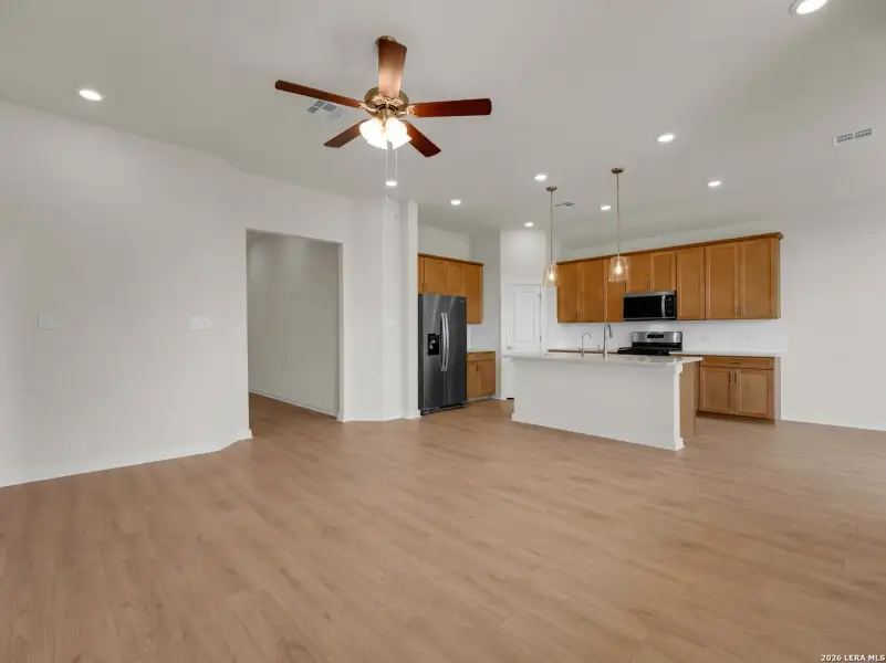 Spacious, unfurnished interior of a new home in Comanche Ridge, San Antonio (Image 22).
