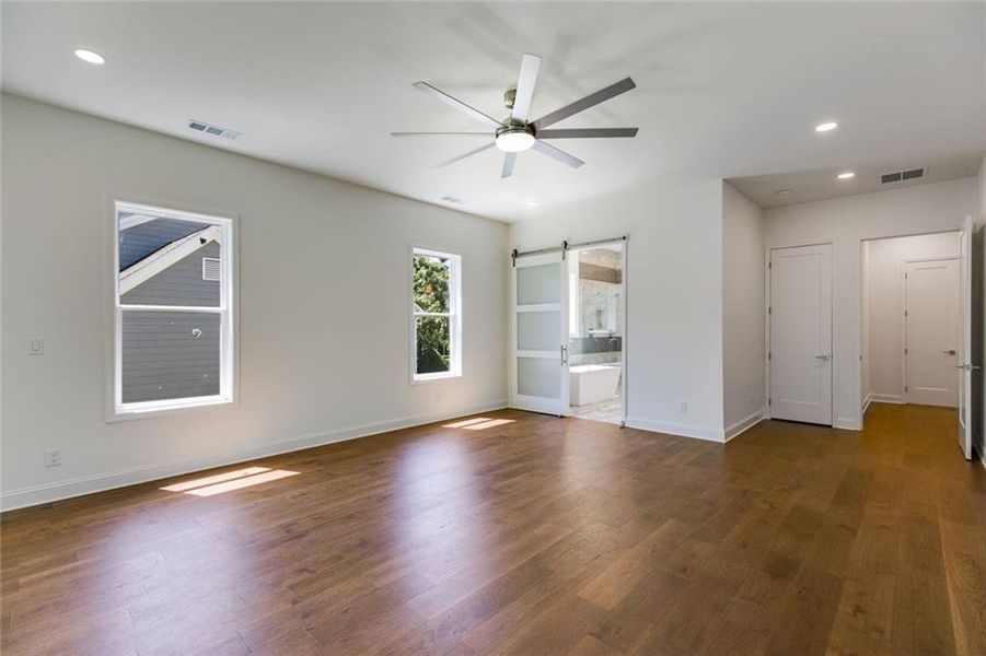 Spacious, unfurnished interior of a new home in , Lithia Springs (Image 12).