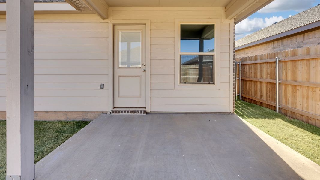 Exterior details and patio area of a home in Terra Vista, Lubbock (Image 4).