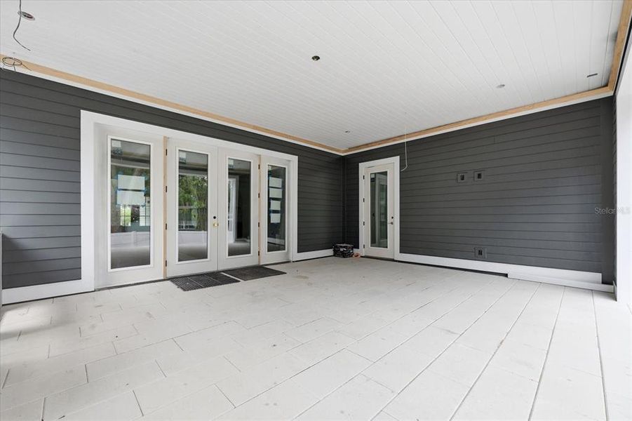 Exterior details and patio area of a home in , Tampa (Image 11).