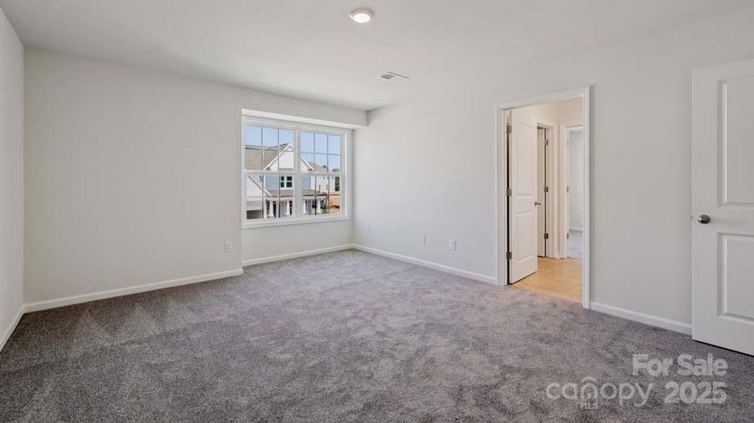 Spacious, unfurnished interior of a new home in Sylvan Creek, Denver (Image 29).