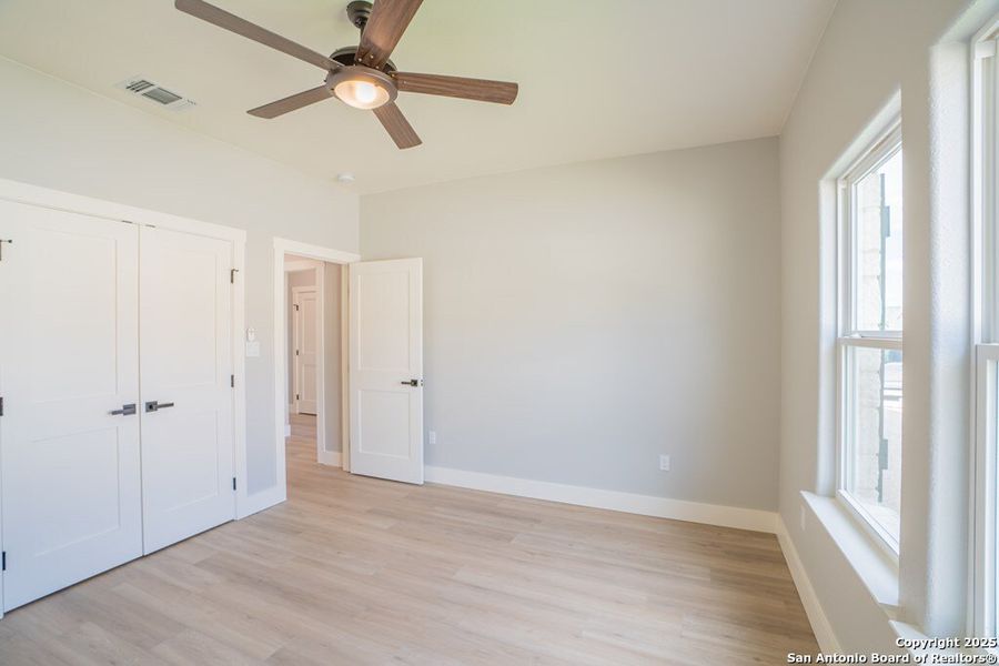 Spacious, unfurnished interior of a new home in , Kerrville (Image 15).