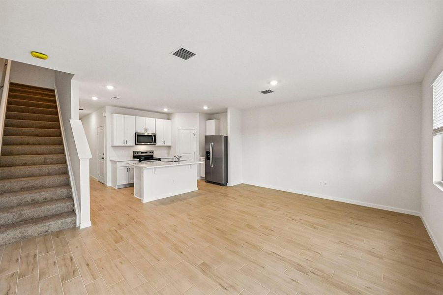 658 Salisbury Cir (8)