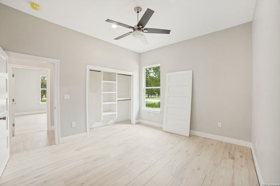Spacious, unfurnished interior of a new home in , Natalia (Image 18).