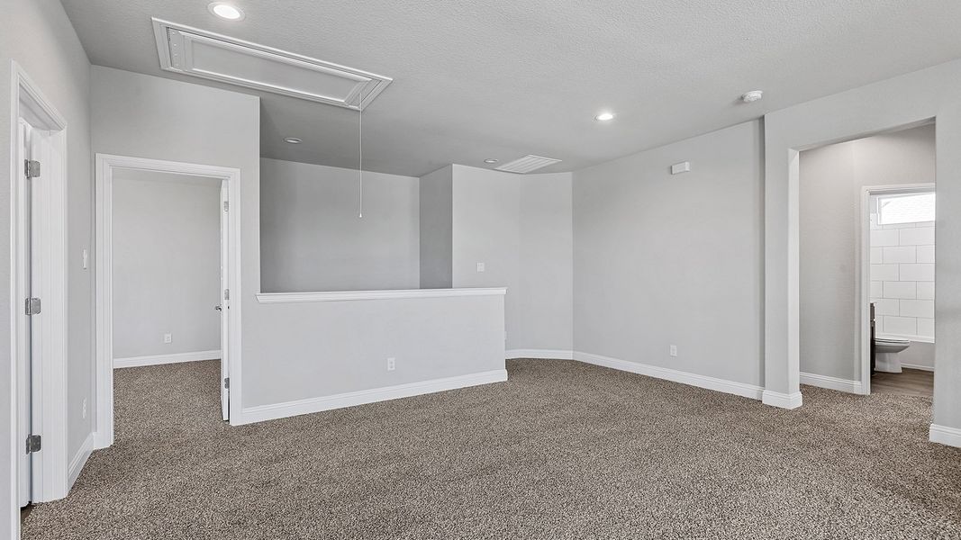 Spacious, unfurnished interior of a new home in Eagle Creek, Denton (Image 26).