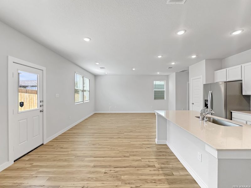 Spacious, unfurnished interior of a new home in , San Antonio (Image 16).