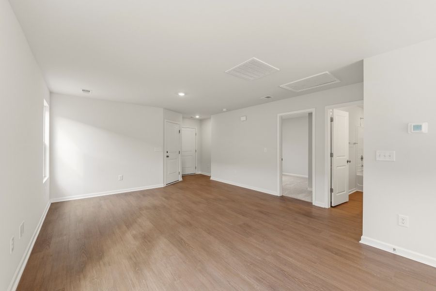 Spacious, unfurnished interior of a new home in Evergreen, Spartanburg (Image 9). Spacious, unfurnished interior of a new home in Evergreen, Spartanburg (Image 9).