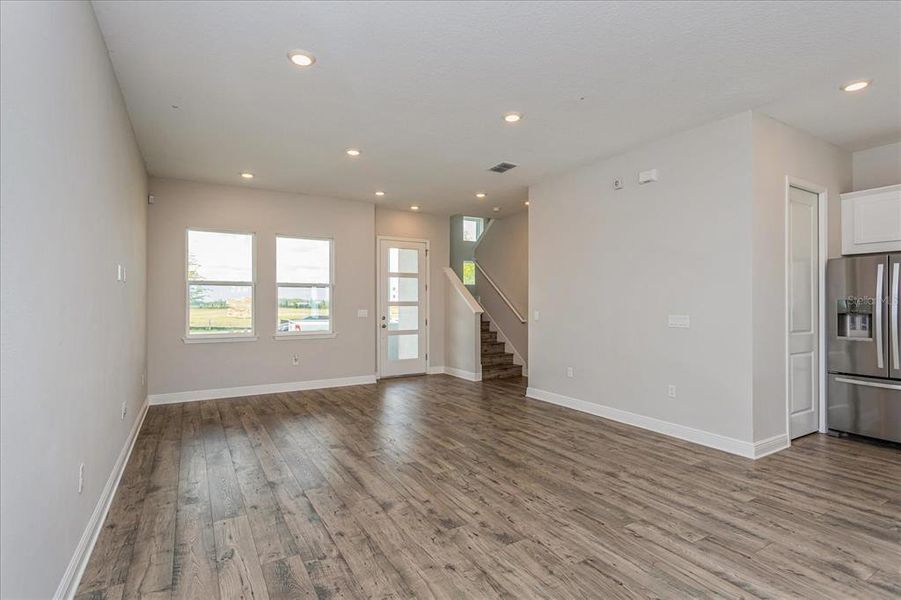 Spacious, unfurnished interior of a new home in , Orlando (Image 12).