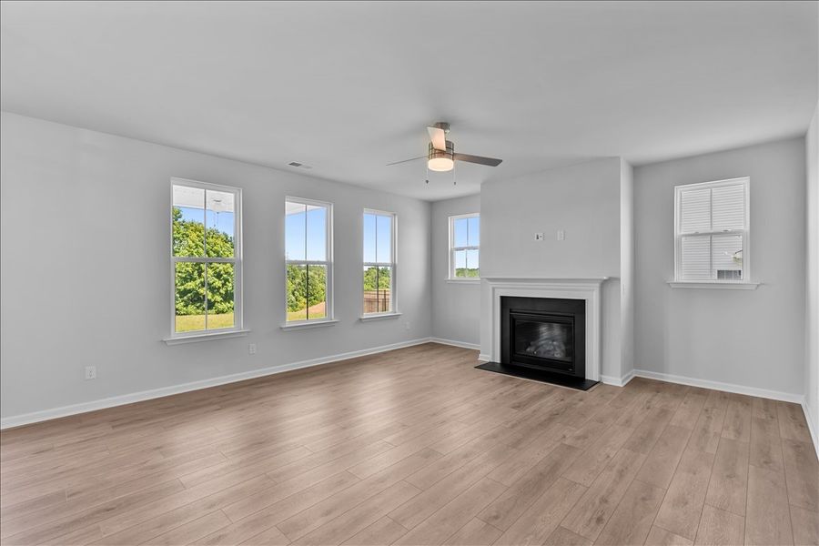 Spacious, unfurnished interior of a new home in Fieldstone, Lexington (Image 18).