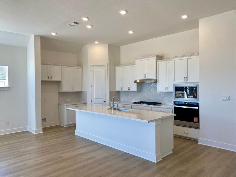 Light & Bright Open Concept Kitchen